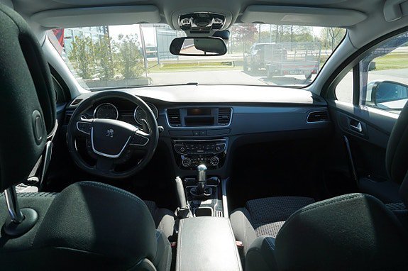 Vehicle Image 16