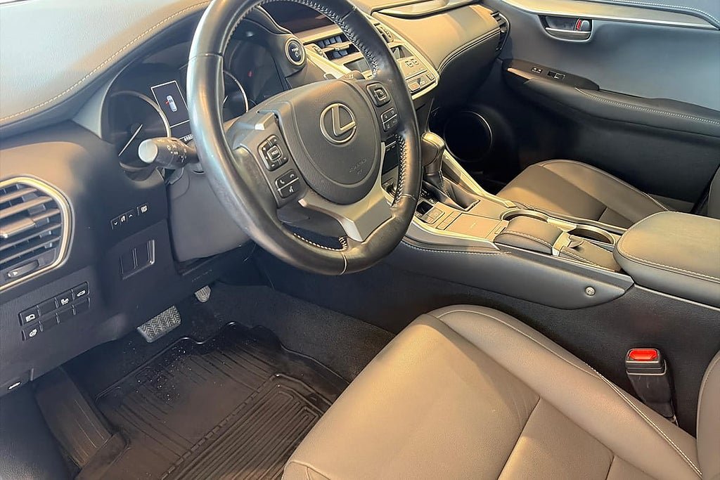 Vehicle Image 11