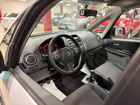Vehicle Image 13