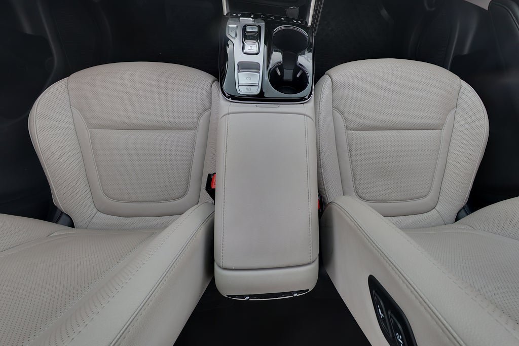 Vehicle Image 16