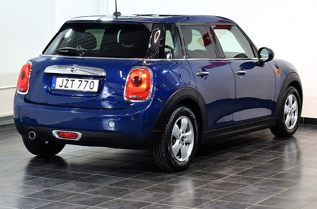 Vehicle Image 6