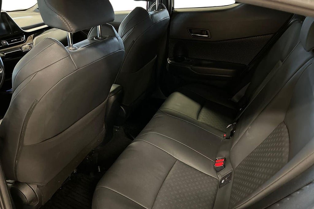 Vehicle Image 11