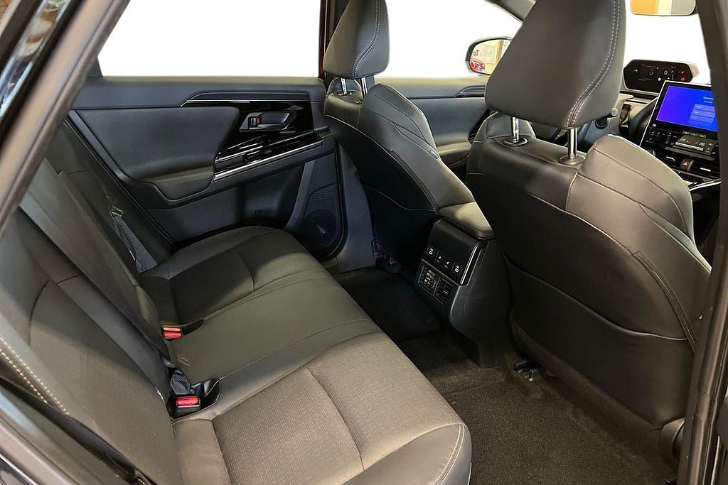 Vehicle Image 9