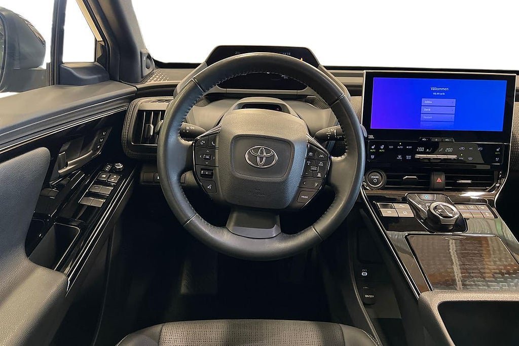 Vehicle Image 11