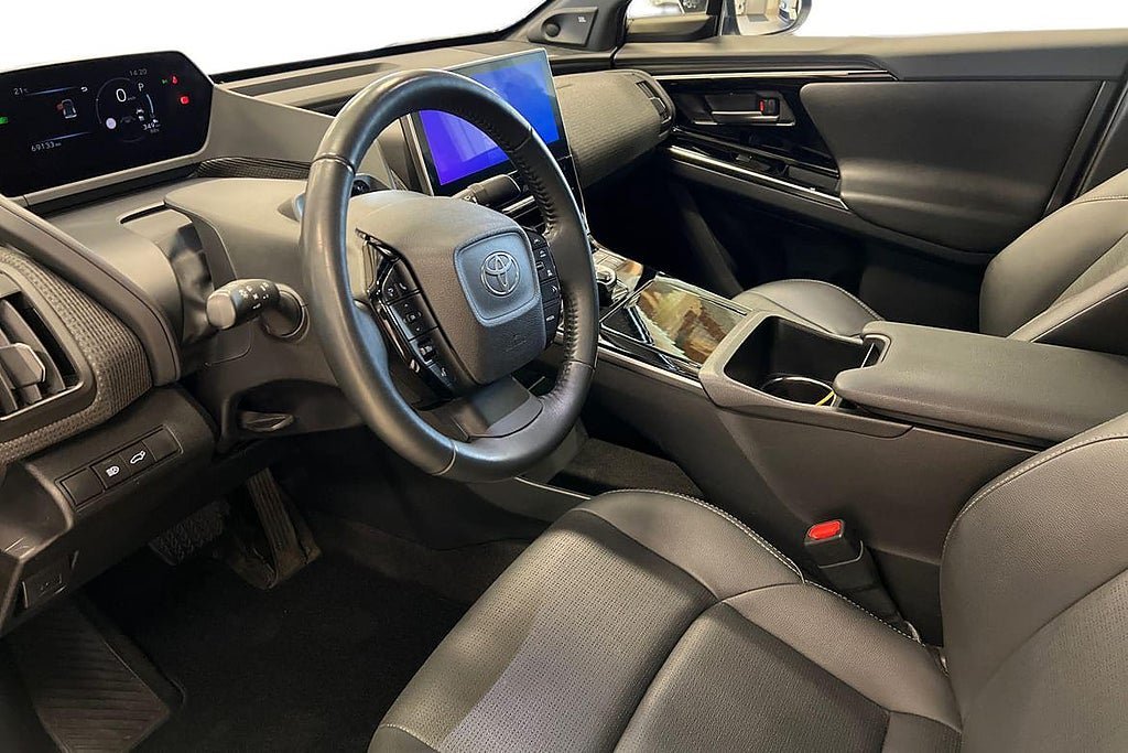 Vehicle Image 14
