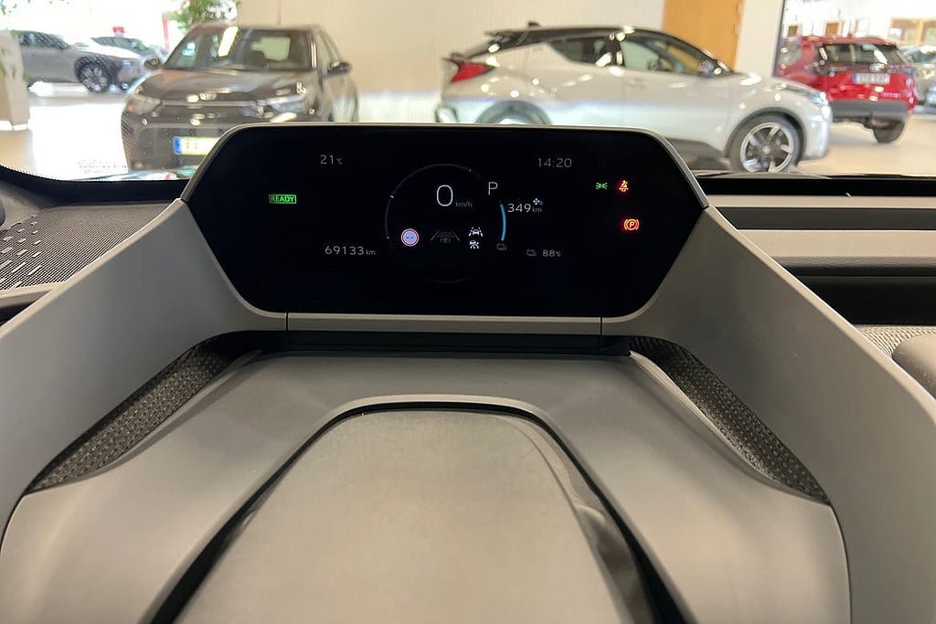 Vehicle Image 16