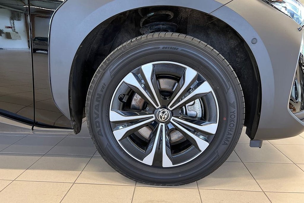 Vehicle Image 17