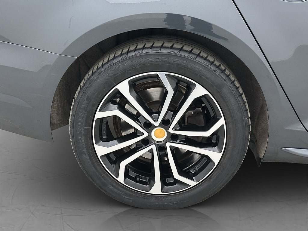 Vehicle Image 30