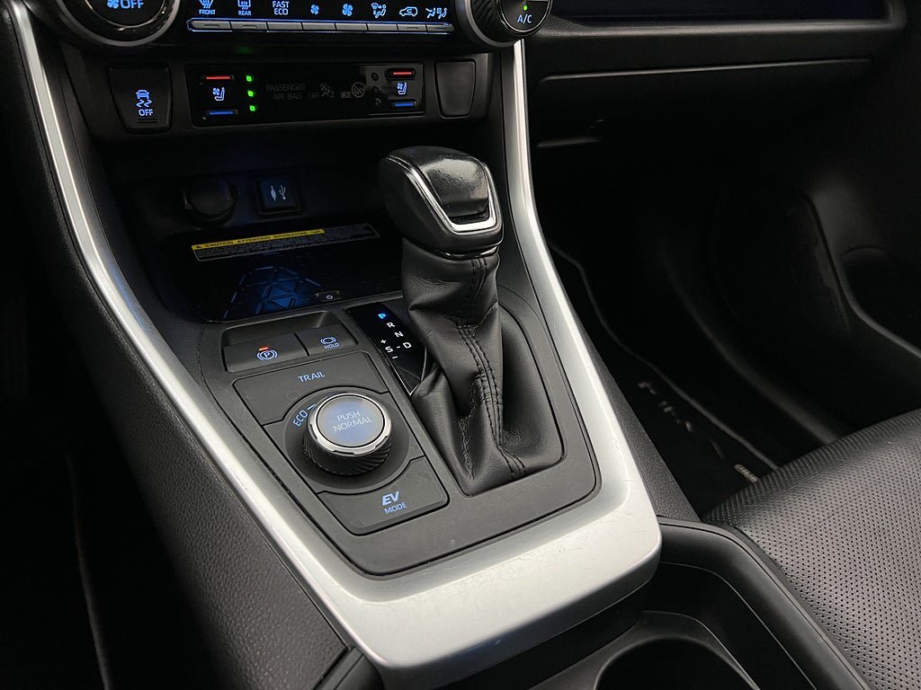 Vehicle Image 23