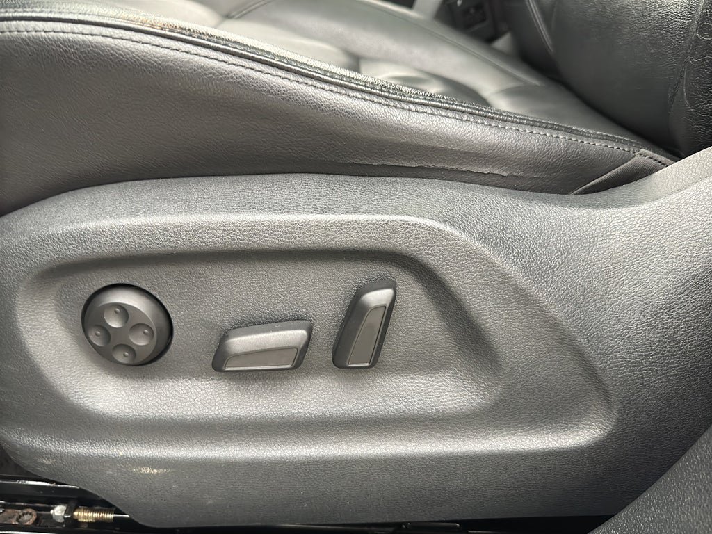 Vehicle Image 23