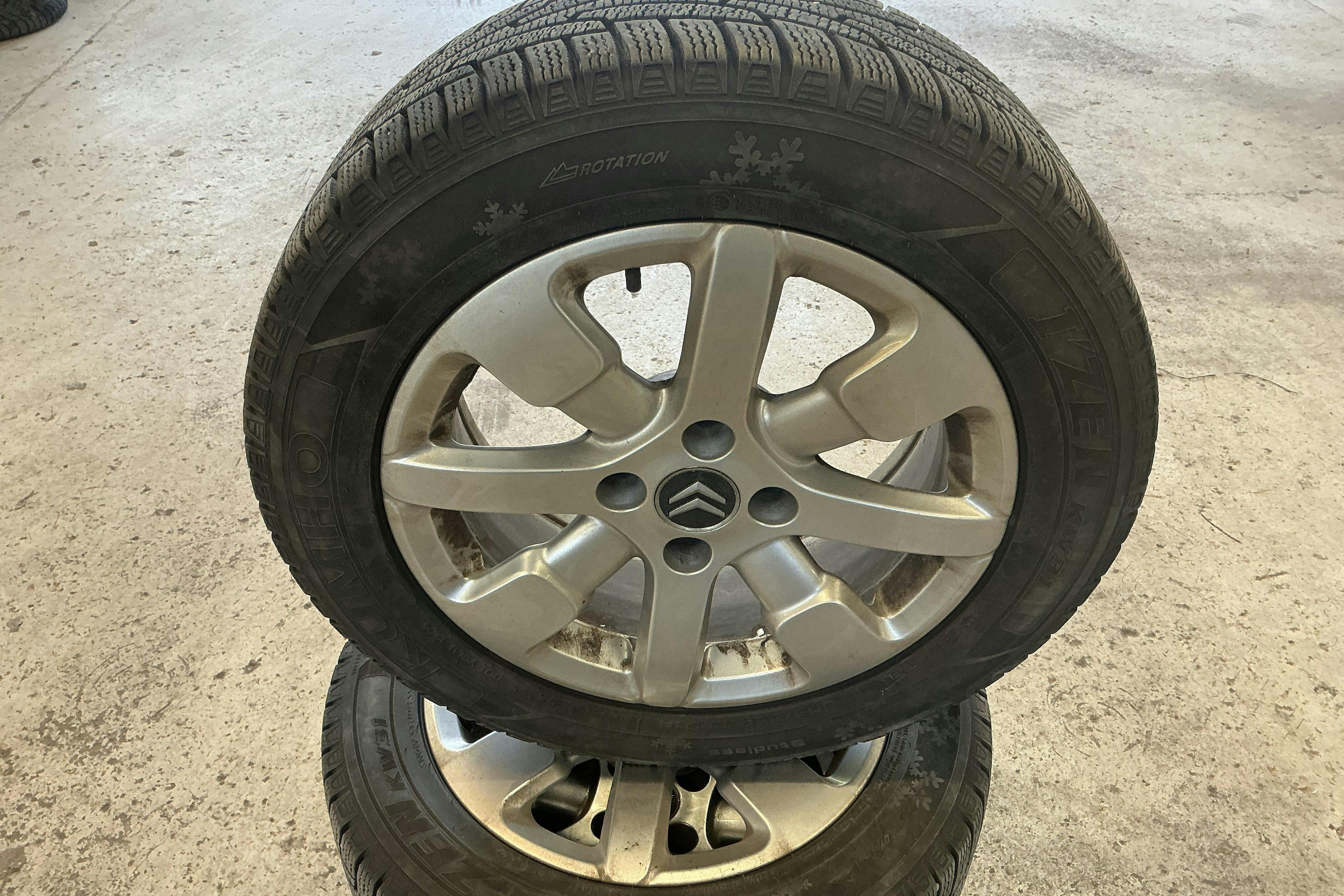 Vehicle Image 14