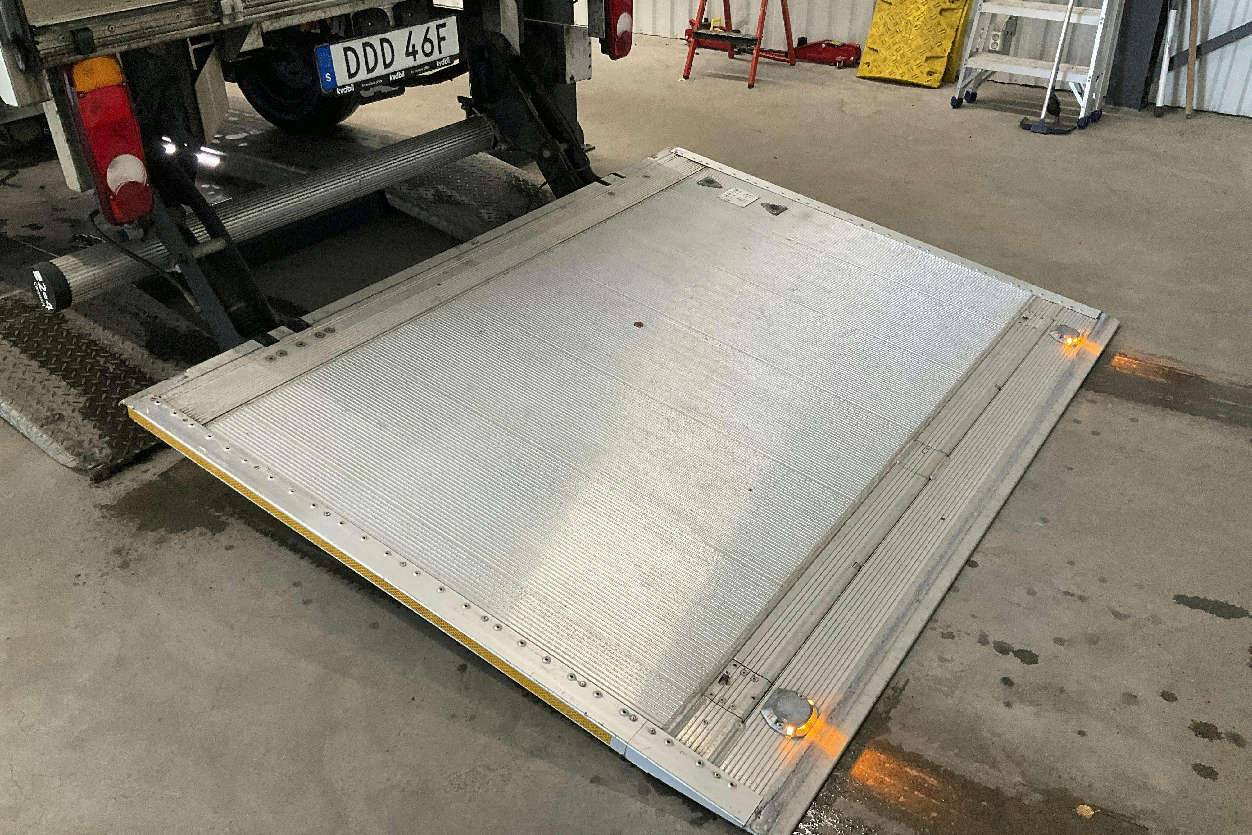 Vehicle Image 12