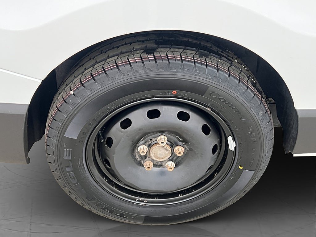 Vehicle Image 32