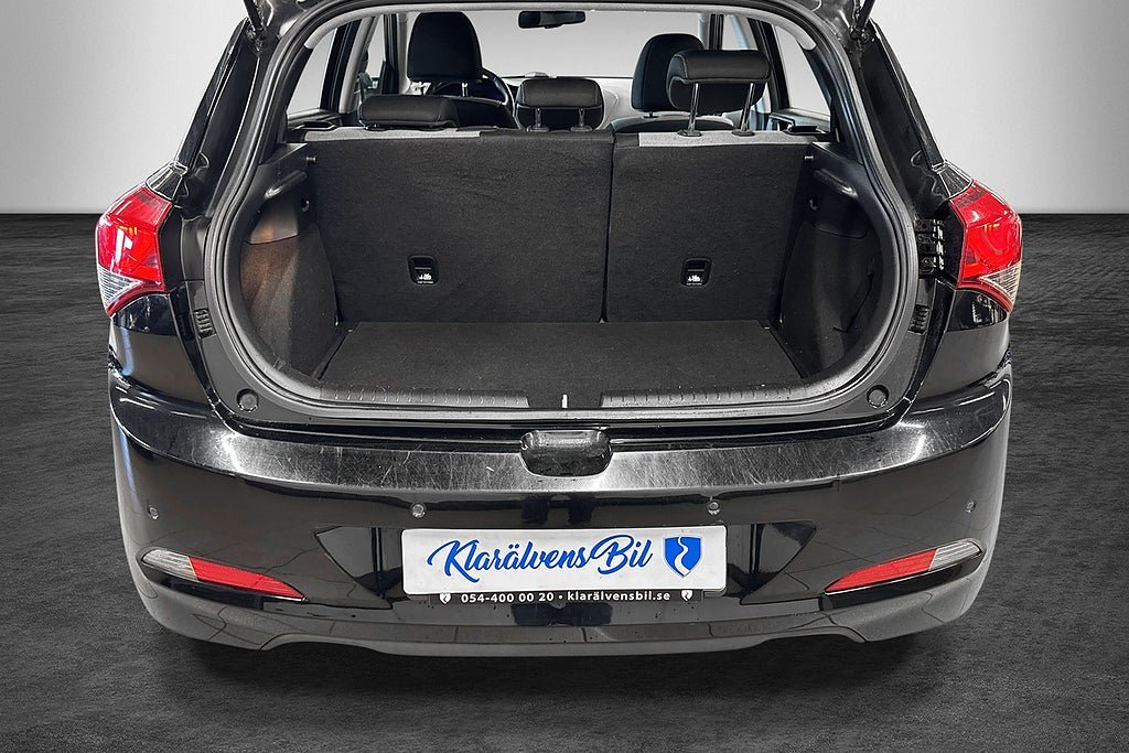 Vehicle Image 12