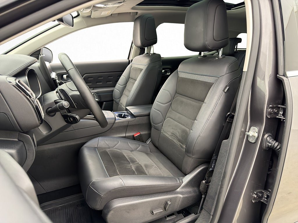 Vehicle Image 11