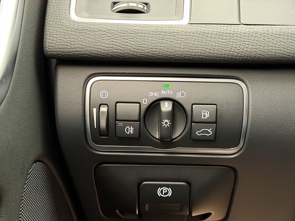 Vehicle Image 24