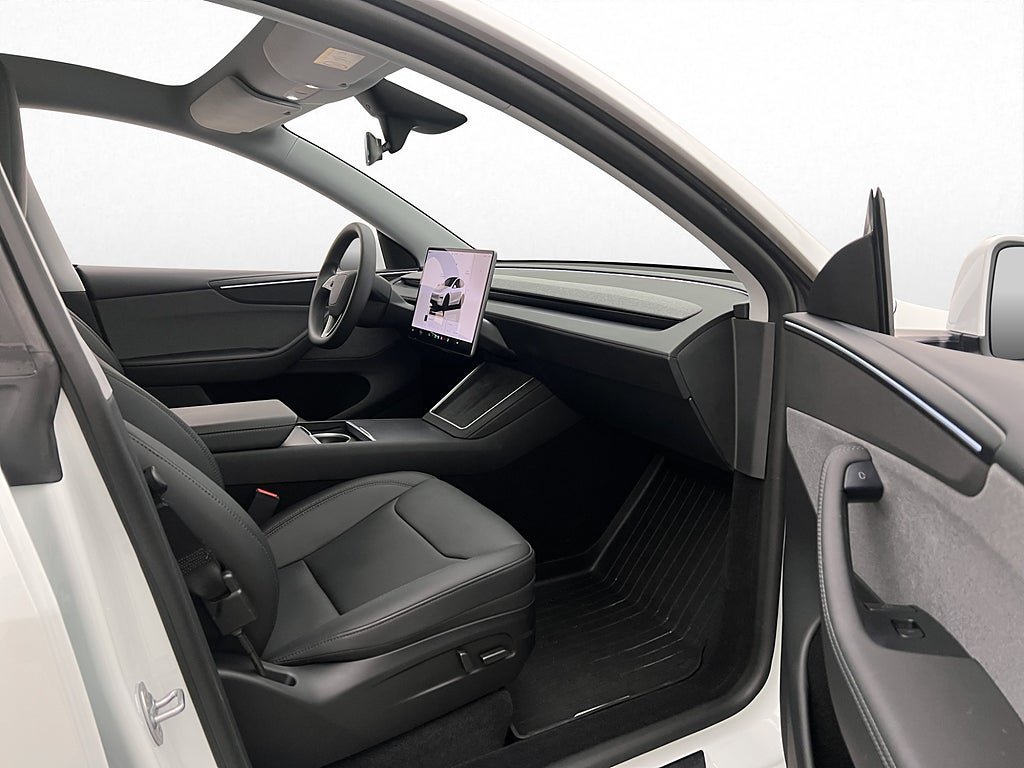 Vehicle Image 32