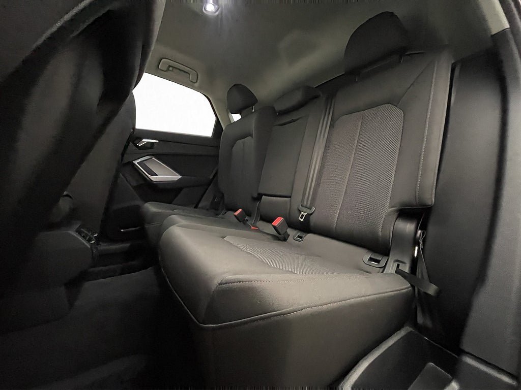 Vehicle Image 25
