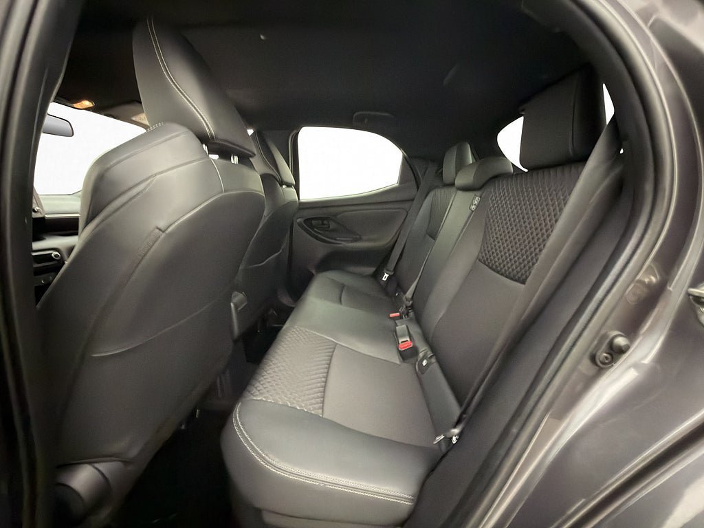 Vehicle Image 25