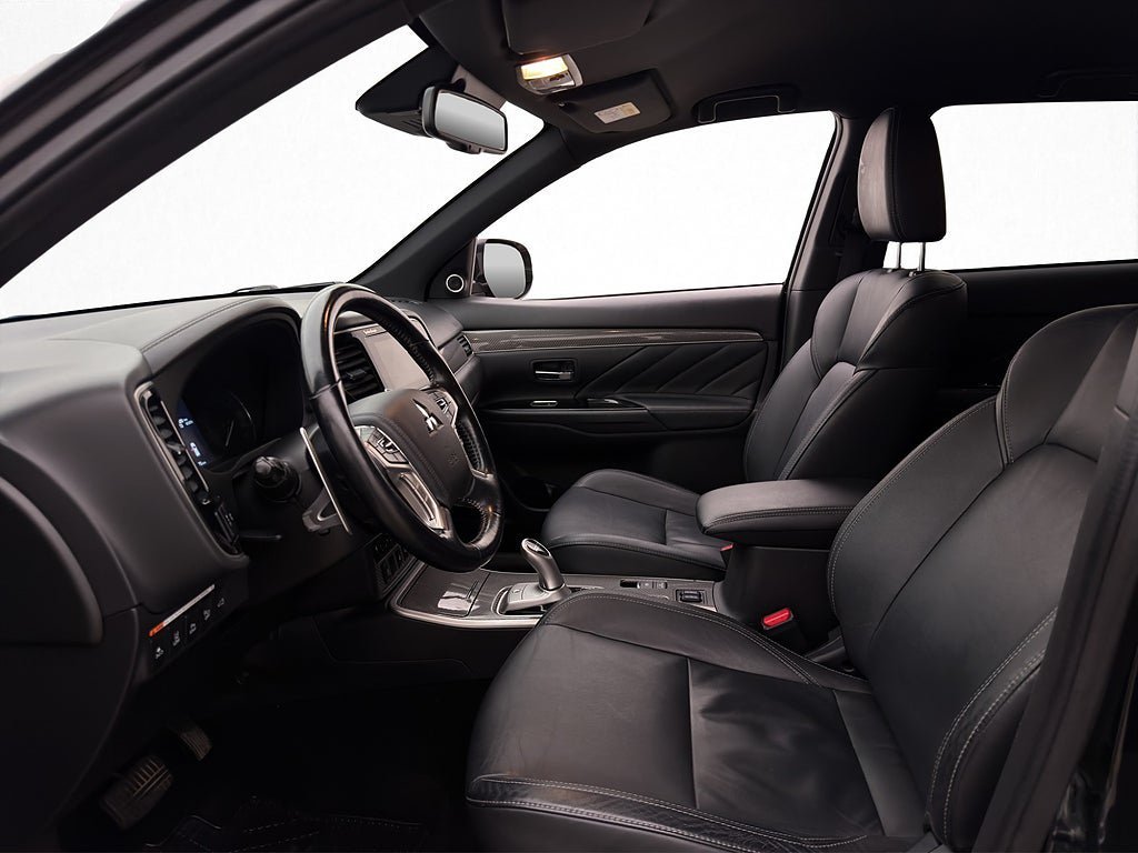 Vehicle Image 13