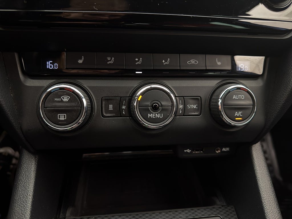 Vehicle Image 26