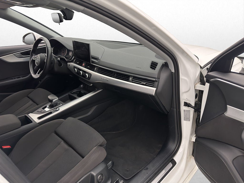 Vehicle Image 25