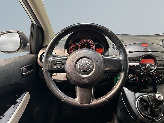 Vehicle Image 9