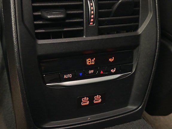 Vehicle Image 27