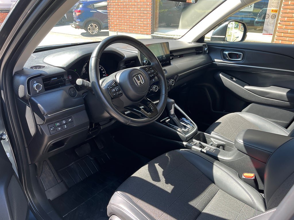 Vehicle Image 10