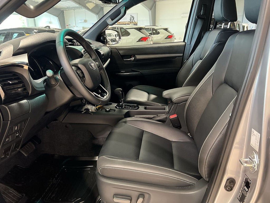 Vehicle Image 14