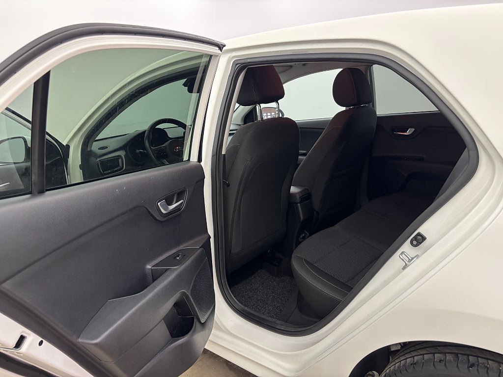Vehicle Image 16