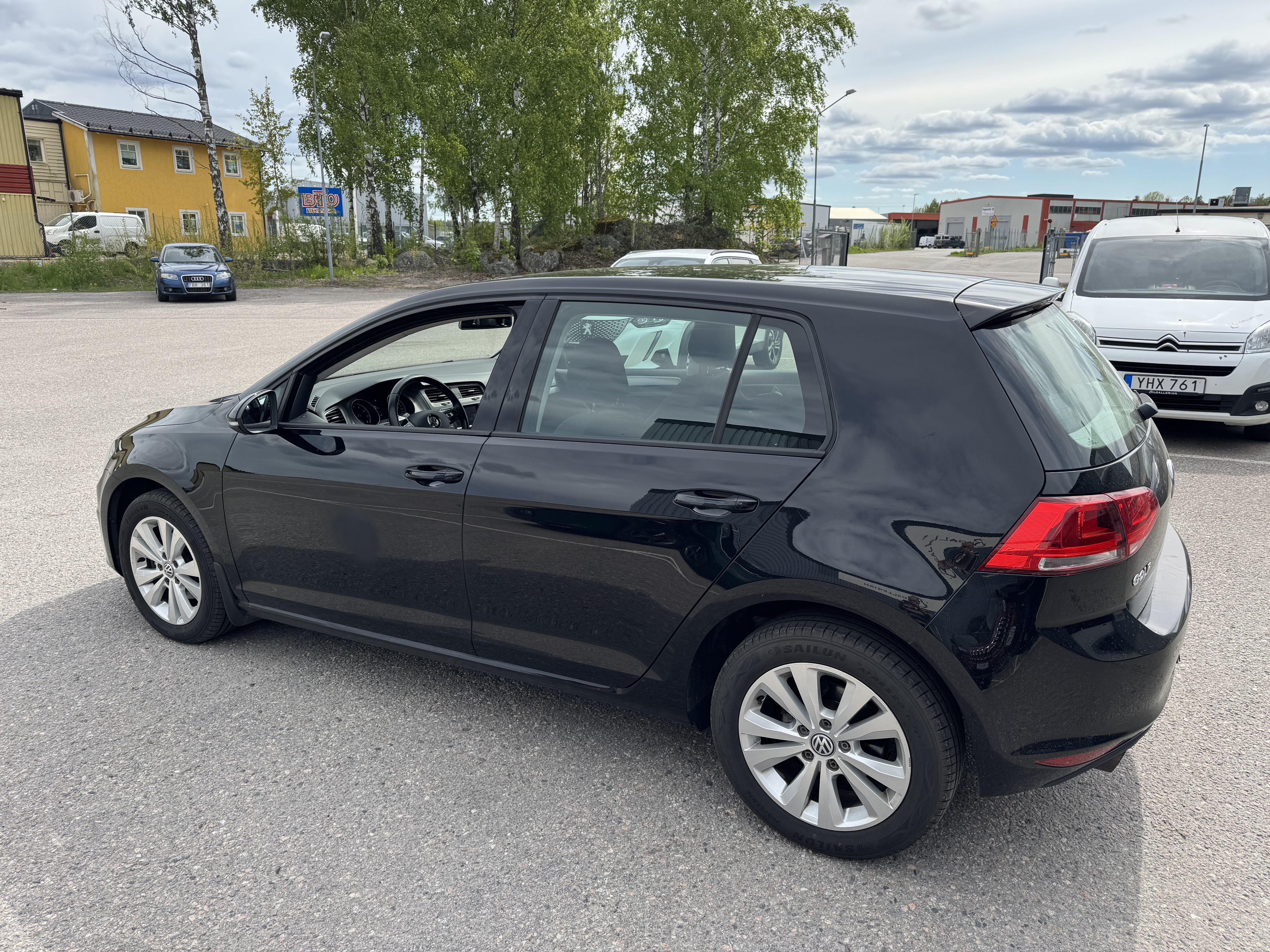 Vehicle Image 4