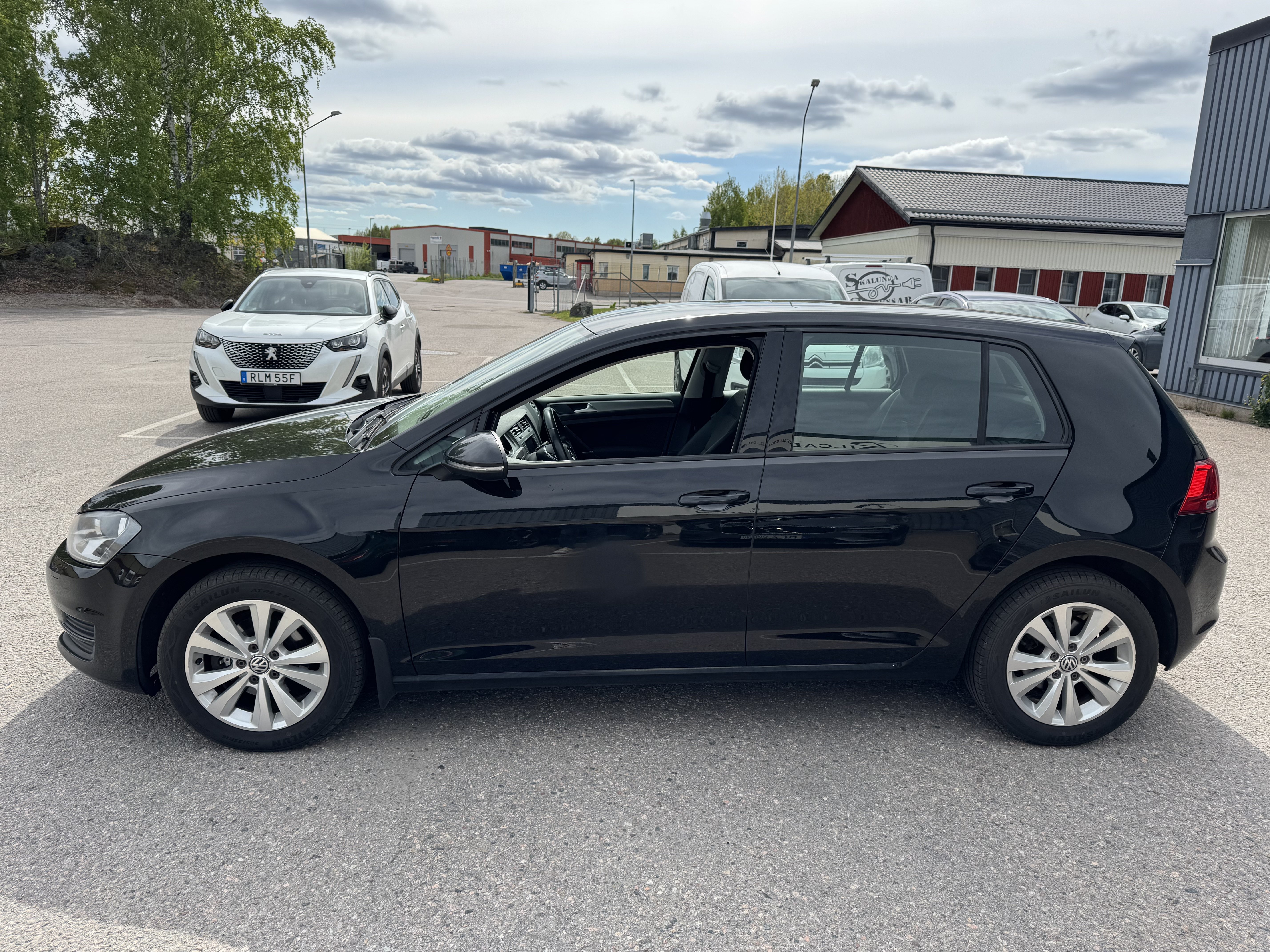 Vehicle Image 5