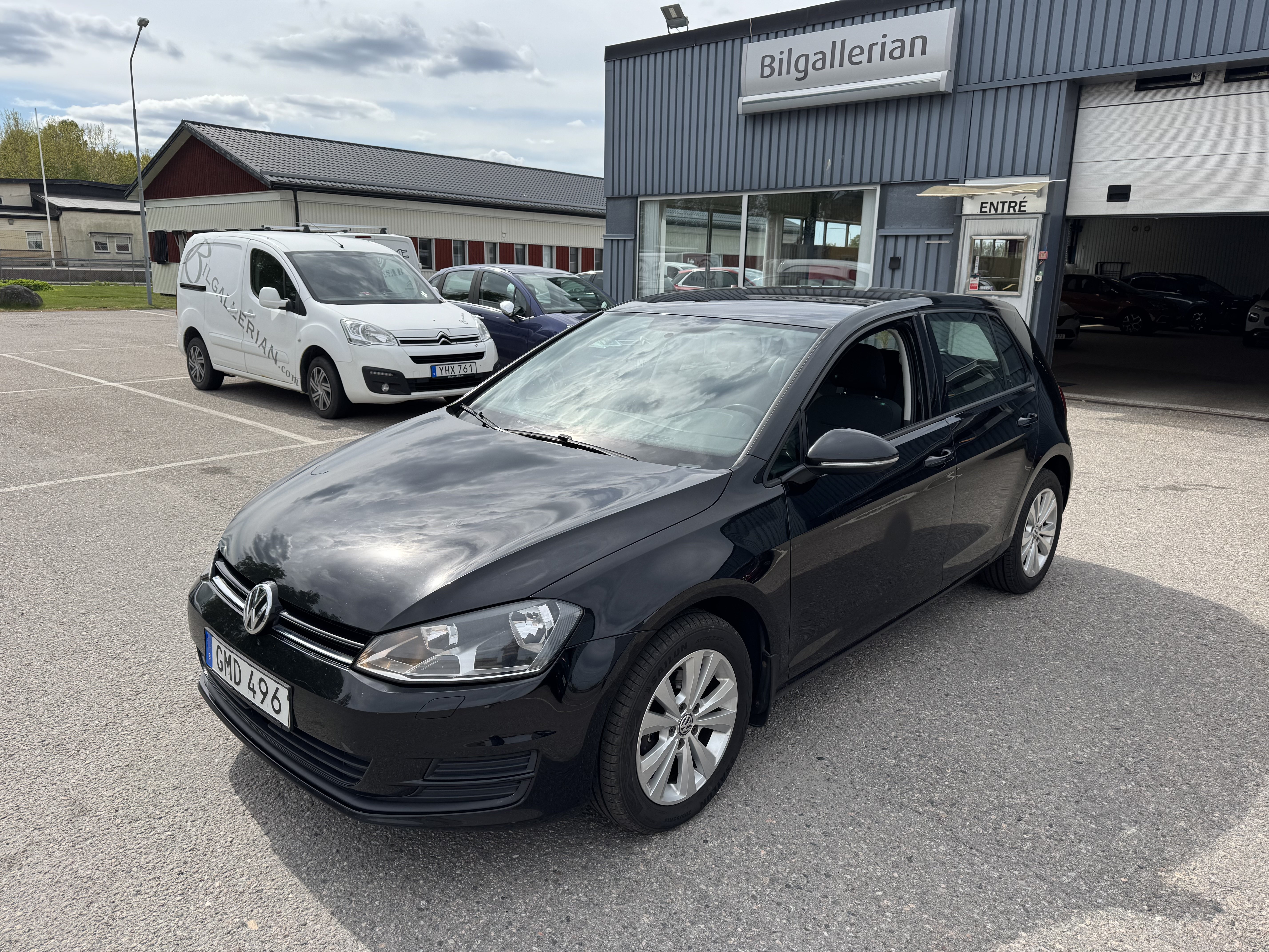 Vehicle Image 6