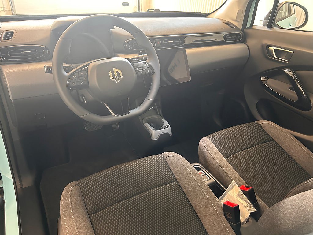 Vehicle Image 10