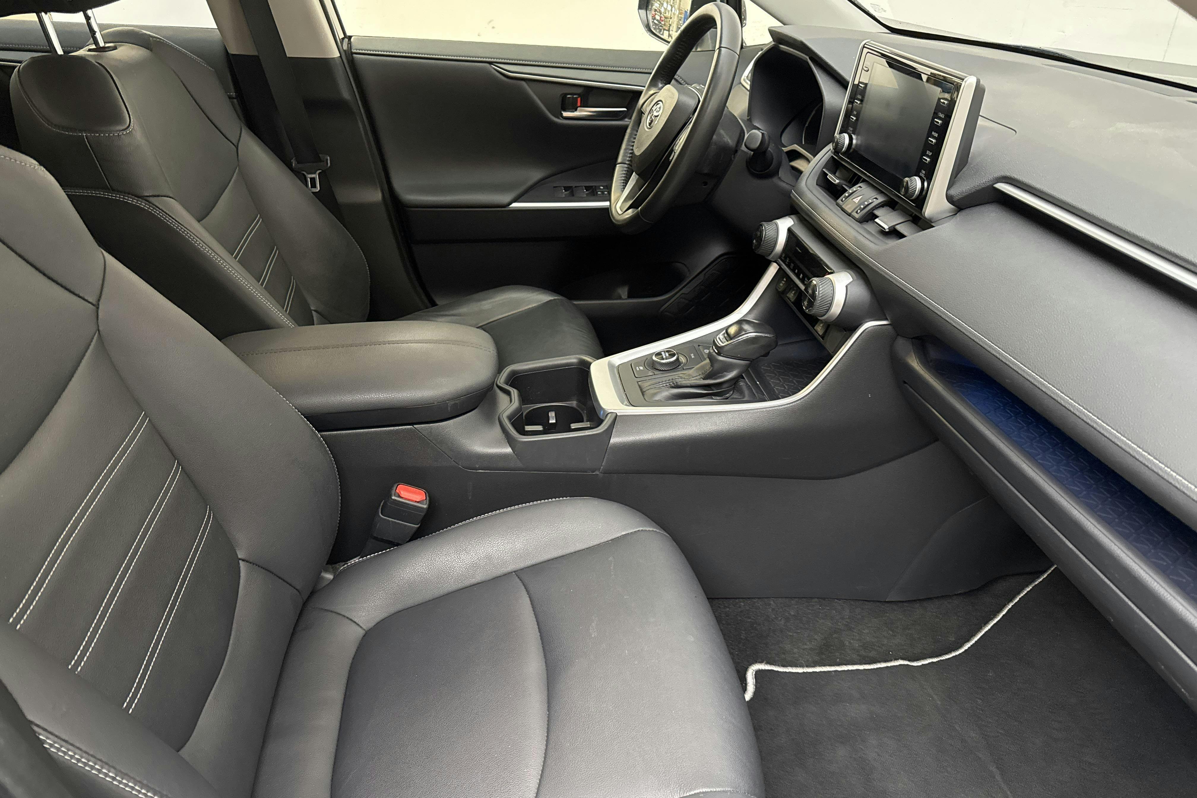 Vehicle Image 7