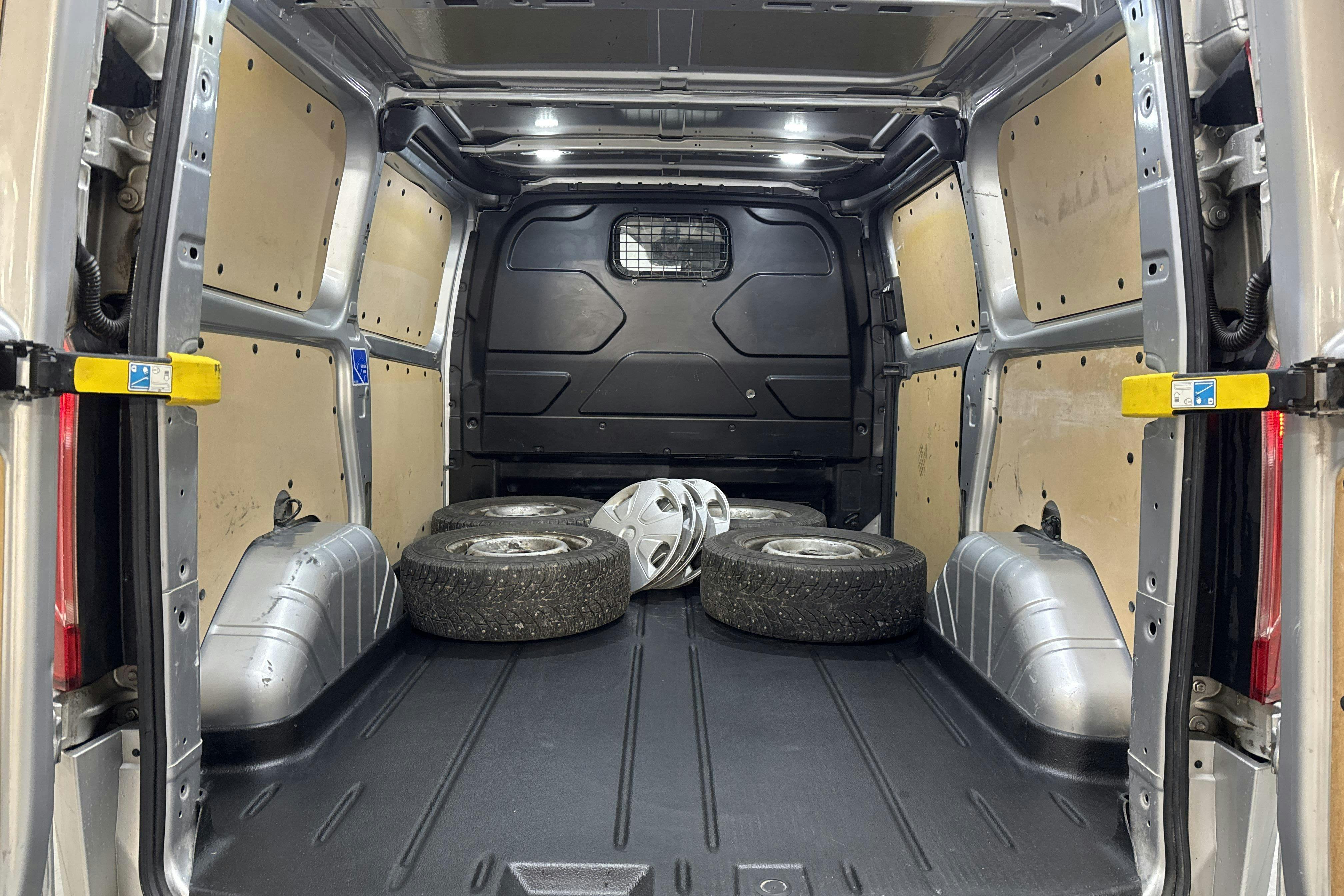 Vehicle Image 8