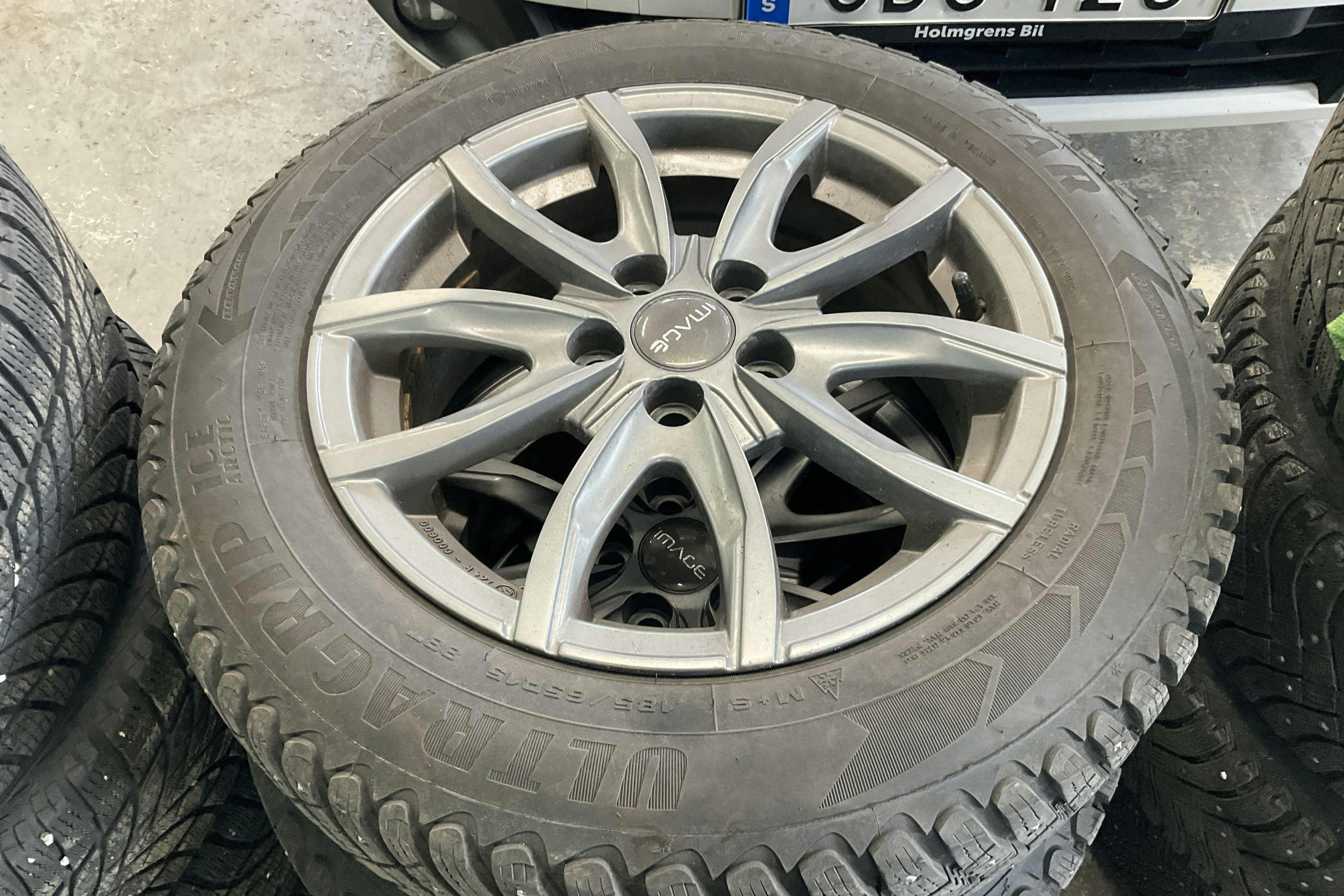 Vehicle Image 11