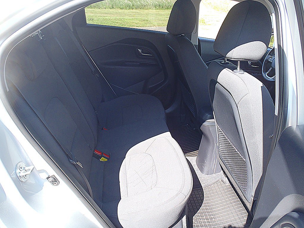 Vehicle Image 9