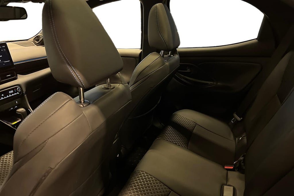 Vehicle Image 12