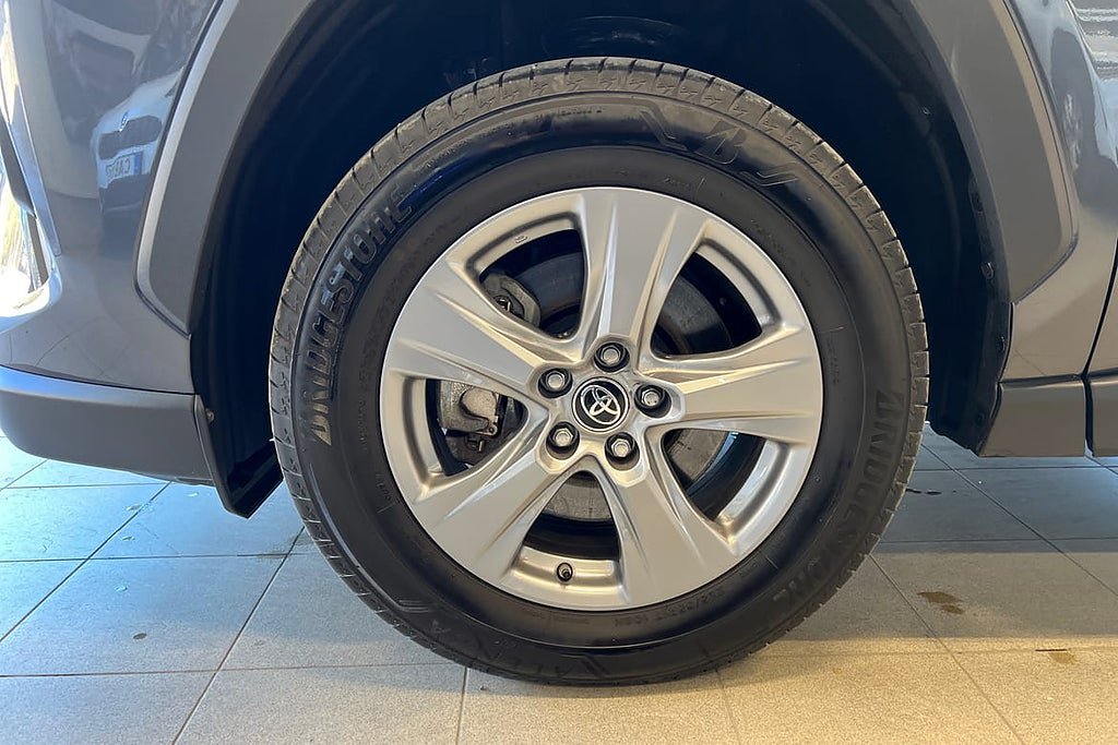 Vehicle Image 16
