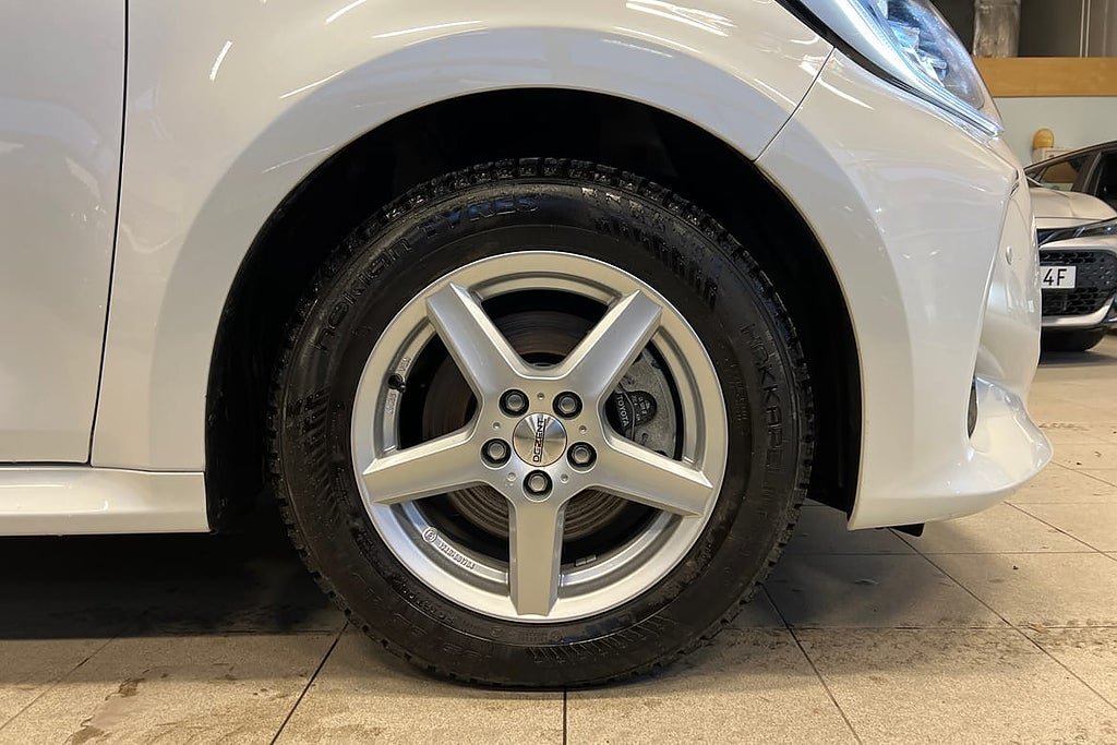 Vehicle Image 16