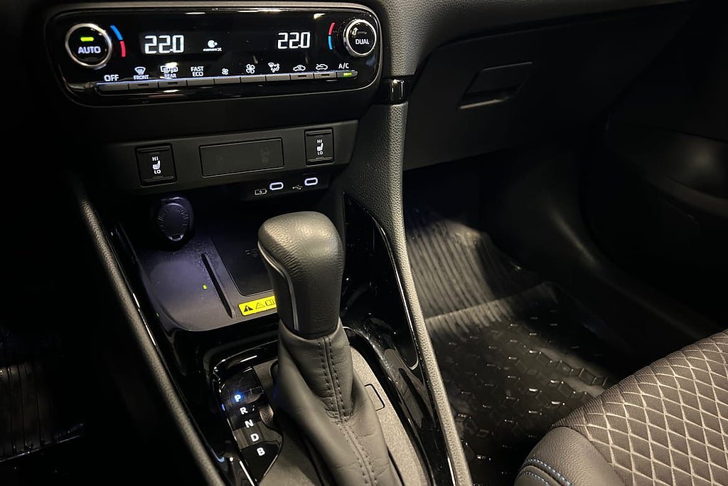 Vehicle Image 21