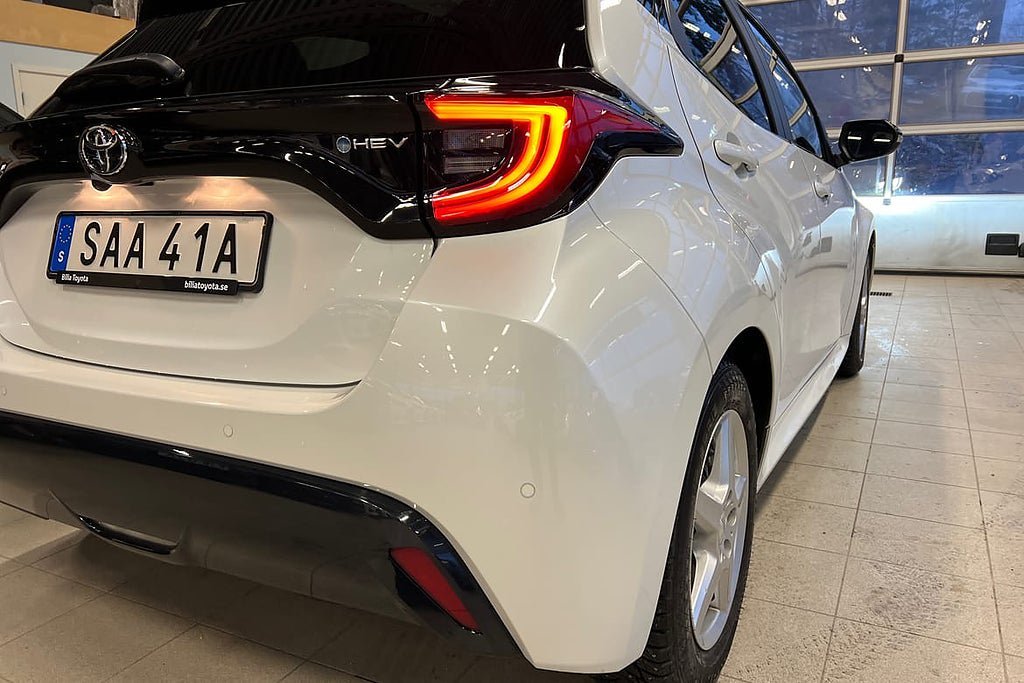 Vehicle Image 25