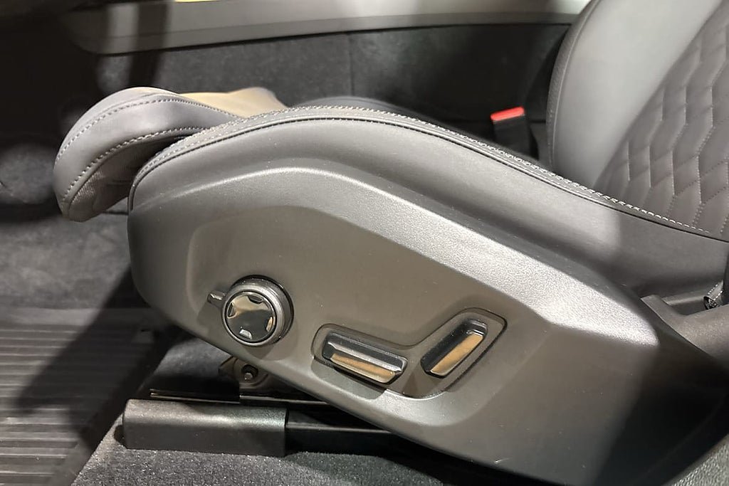 Vehicle Image 26
