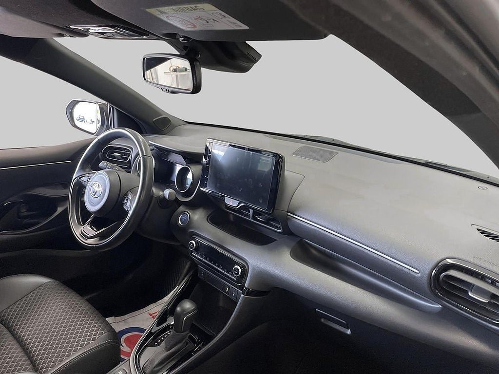 Vehicle Image 10