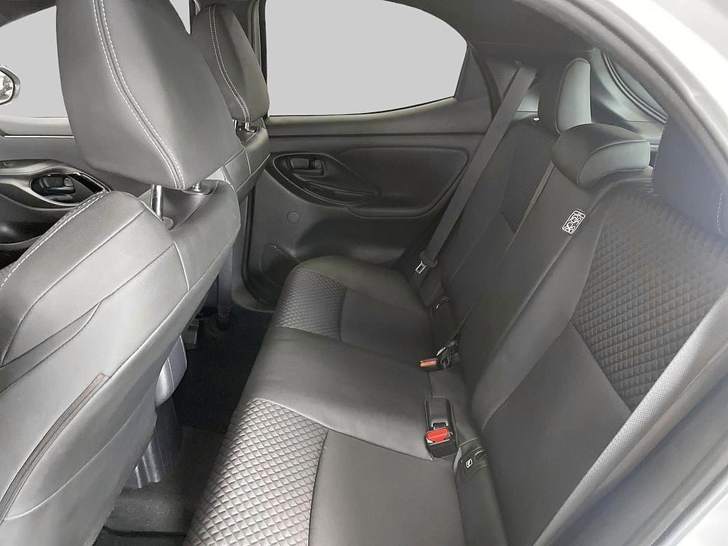 Vehicle Image 11
