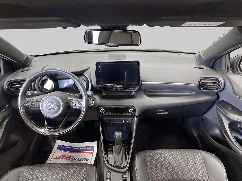 Vehicle Image 12