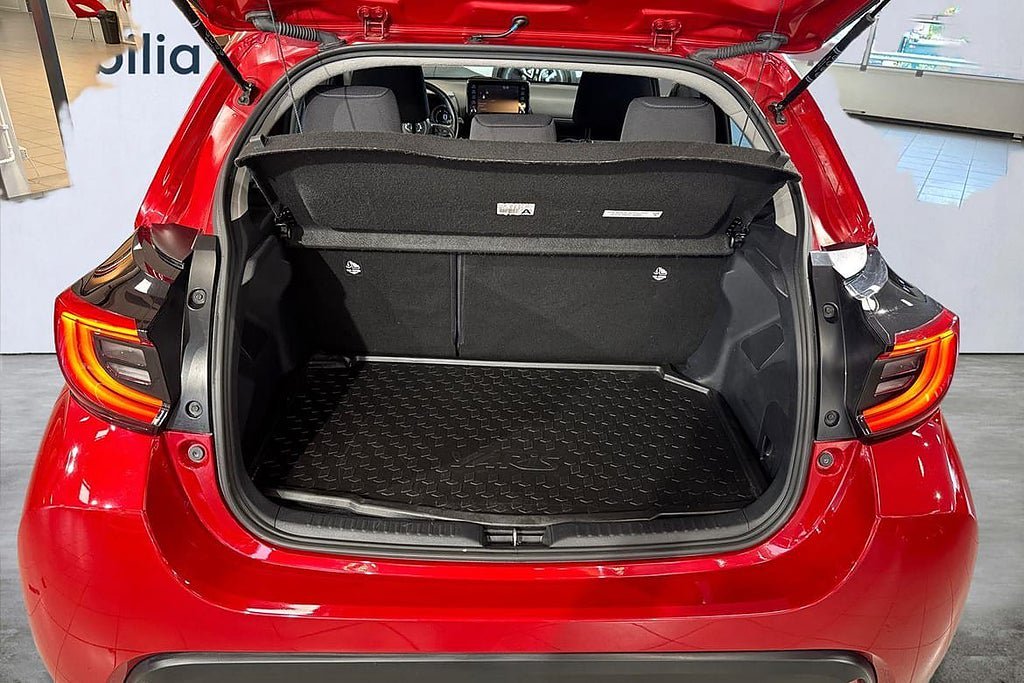 Vehicle Image 12