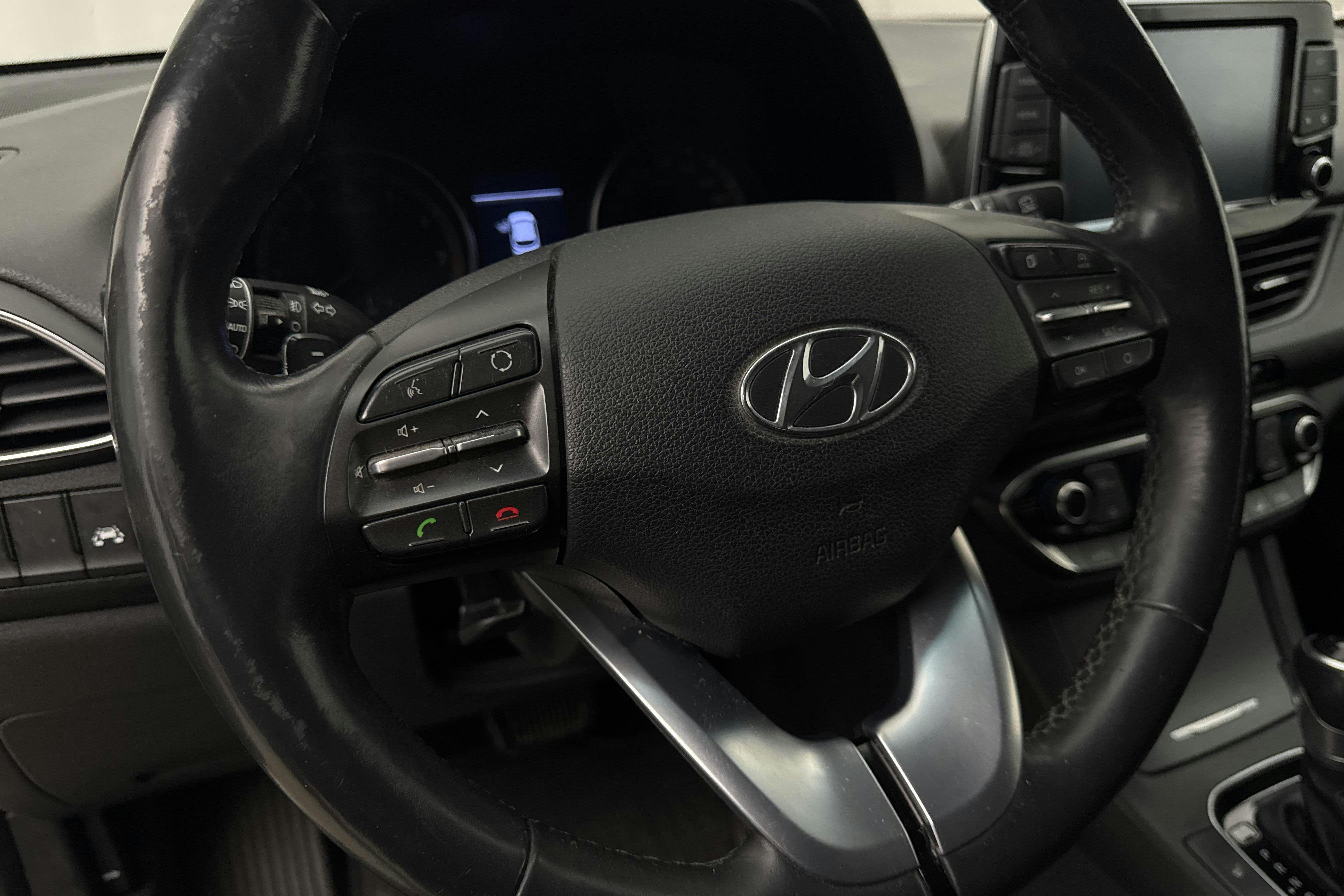 Vehicle Image 16